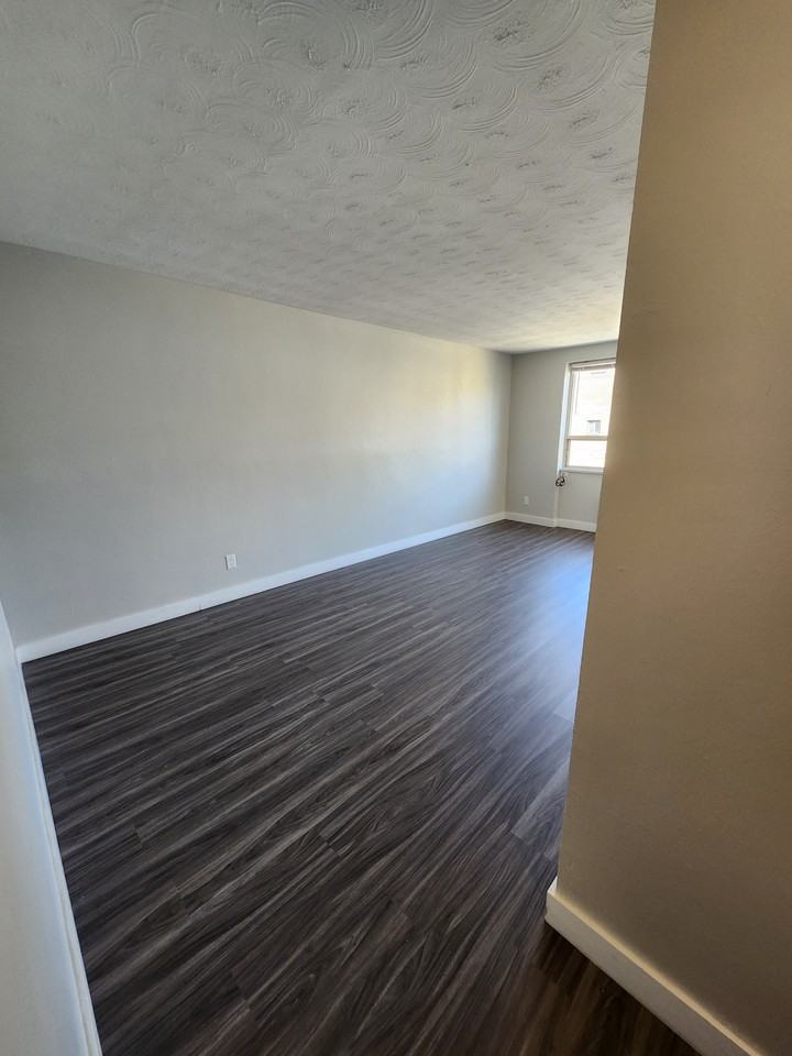 31 Spencer Ave - Photo 4 of 9