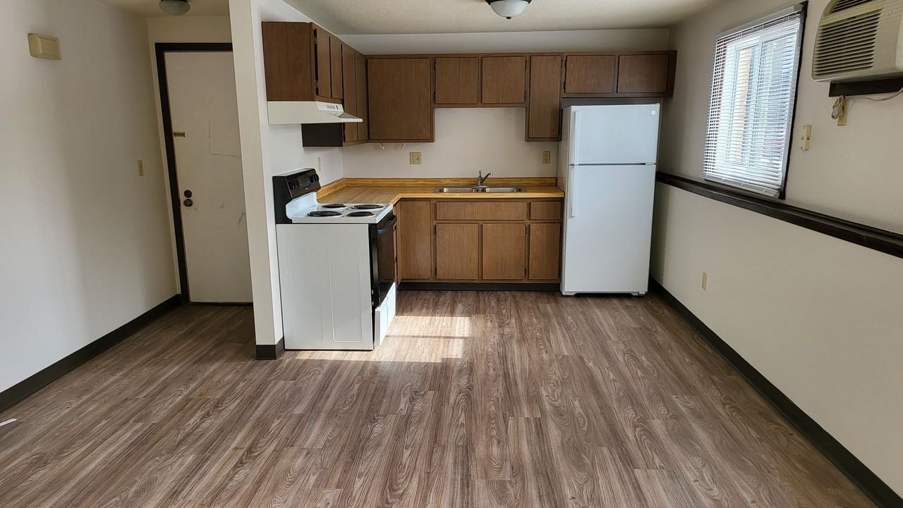 North Aire Apartments - Photo 2 of 15