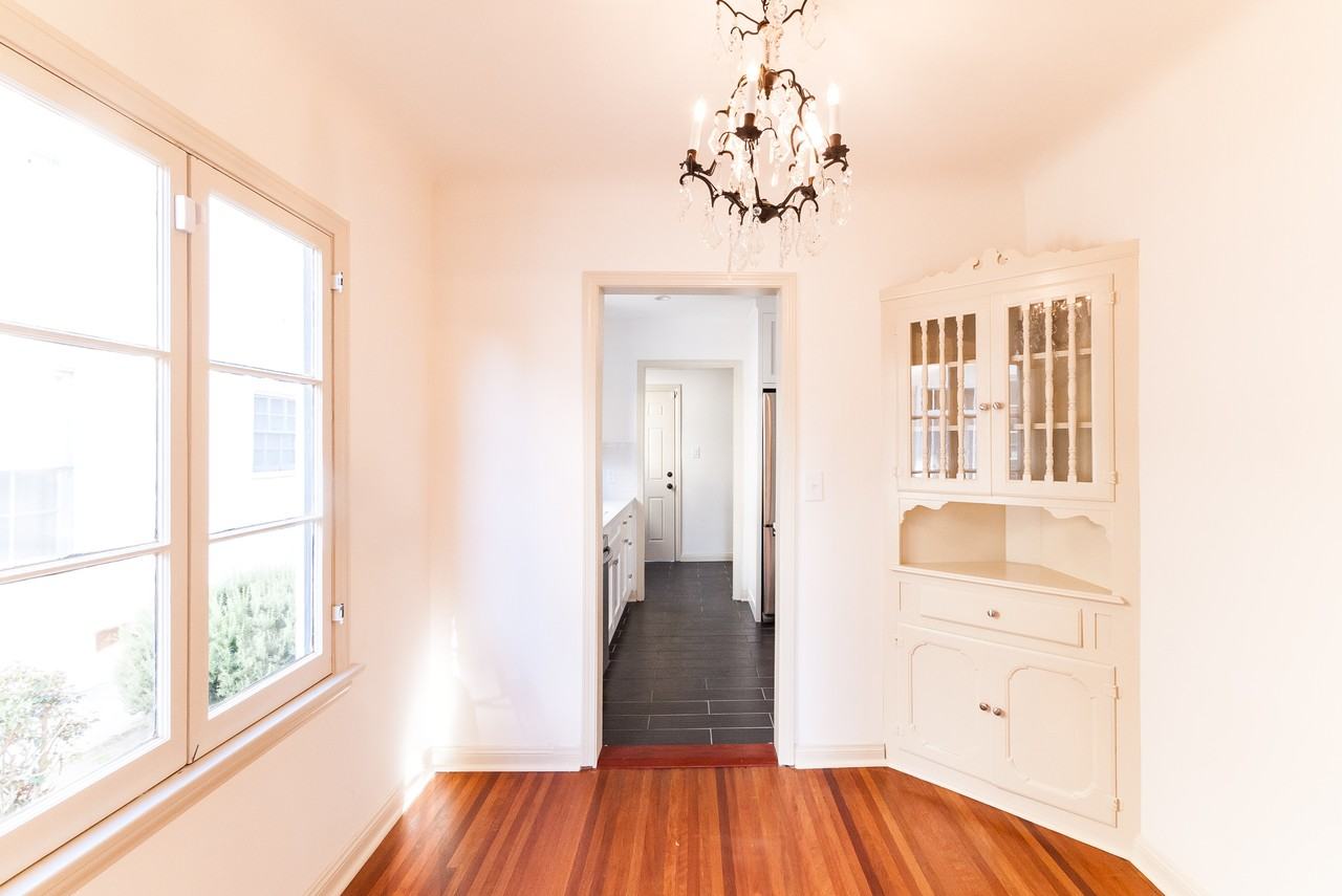 1064 S Genesee Ave - Photo 4 of 24