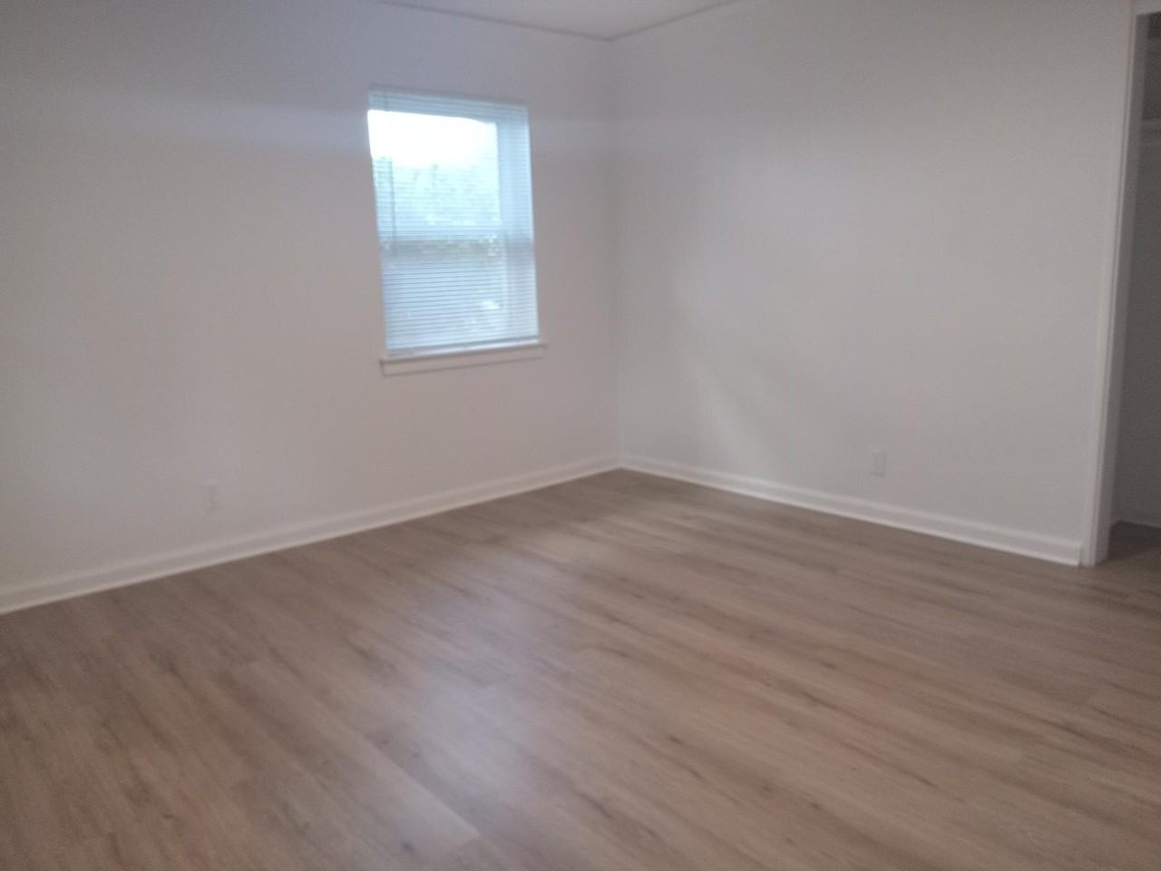 2215 Biltmore Ave - Photo 2 of 16