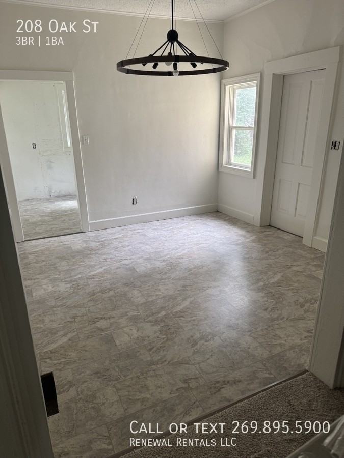 208 Oak St - Photo 2 of 9