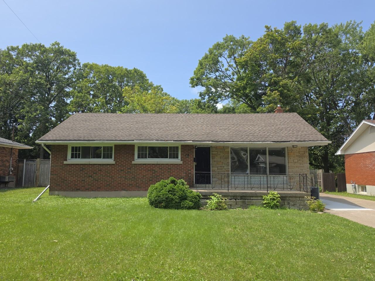 14 West Hampton Rd - Photo 2 of 20