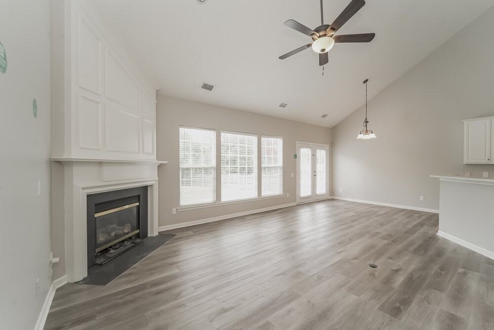 10528 Adlin Ave - Photo 5 of 17