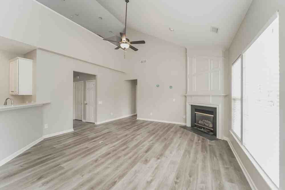 10528 Adlin Ave - Photo 6 of 17