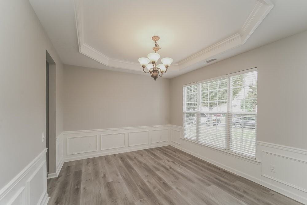 10528 Adlin Ave - Photo 7 of 17