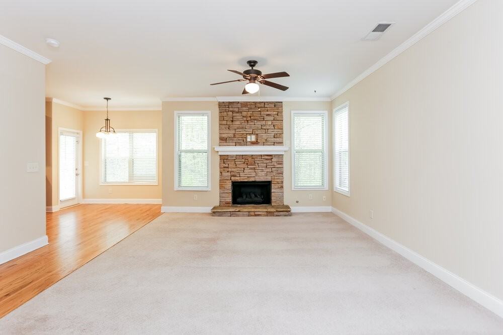 634 Royal Crest Ct - Photo 4 of 17