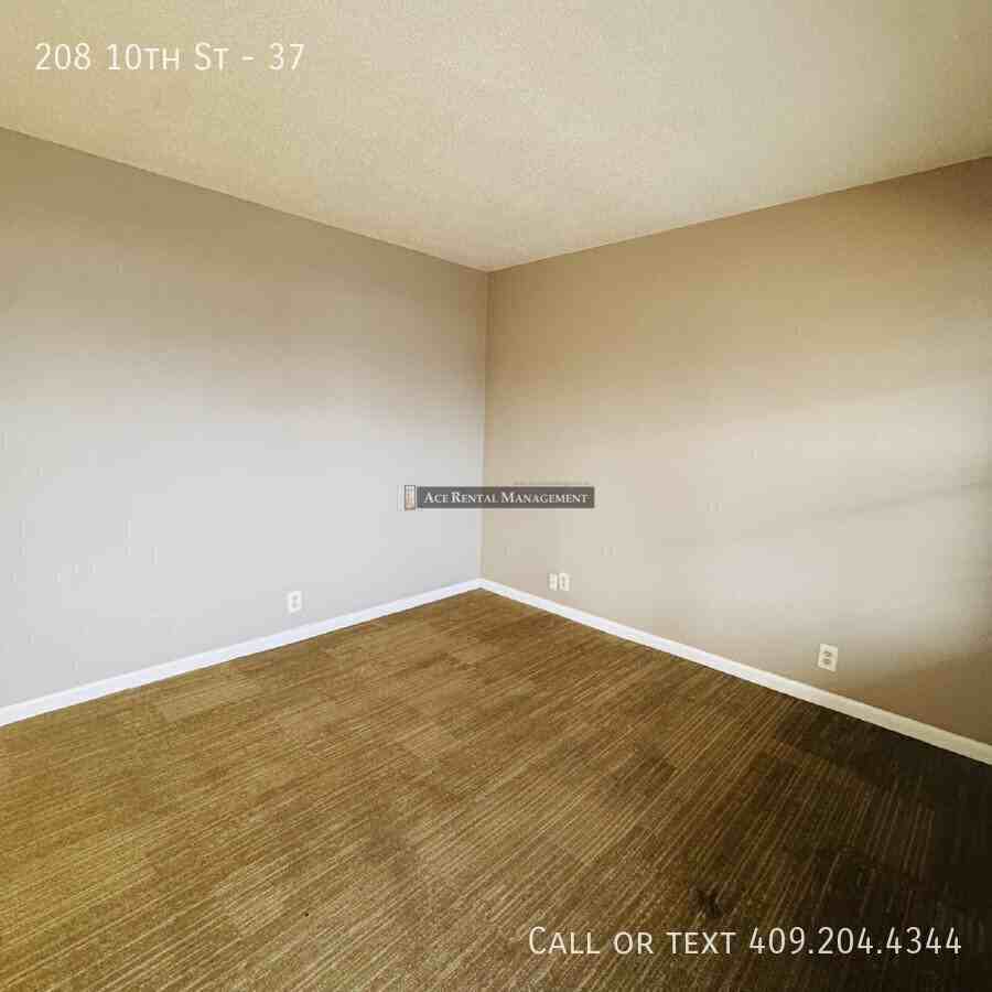 208 10th St #37 - Photo 2 of 11