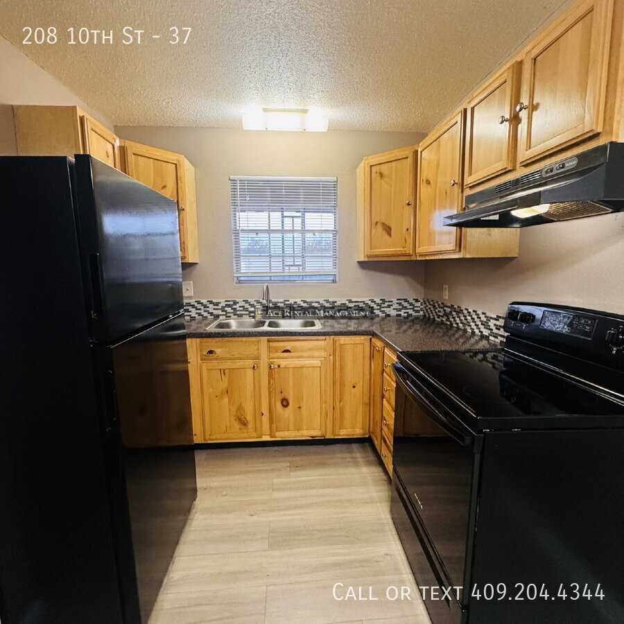 208 10th St #37 - Photo 5 of 11