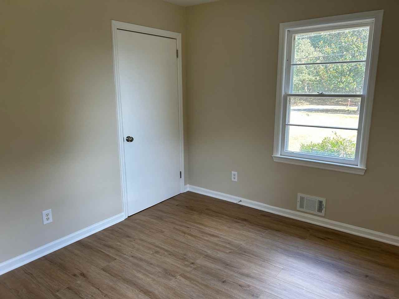 665 Wildwood Dr - Photo 4 of 19
