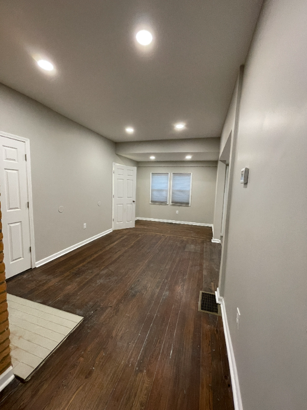 1313 Summit St - Photo 2 of 26