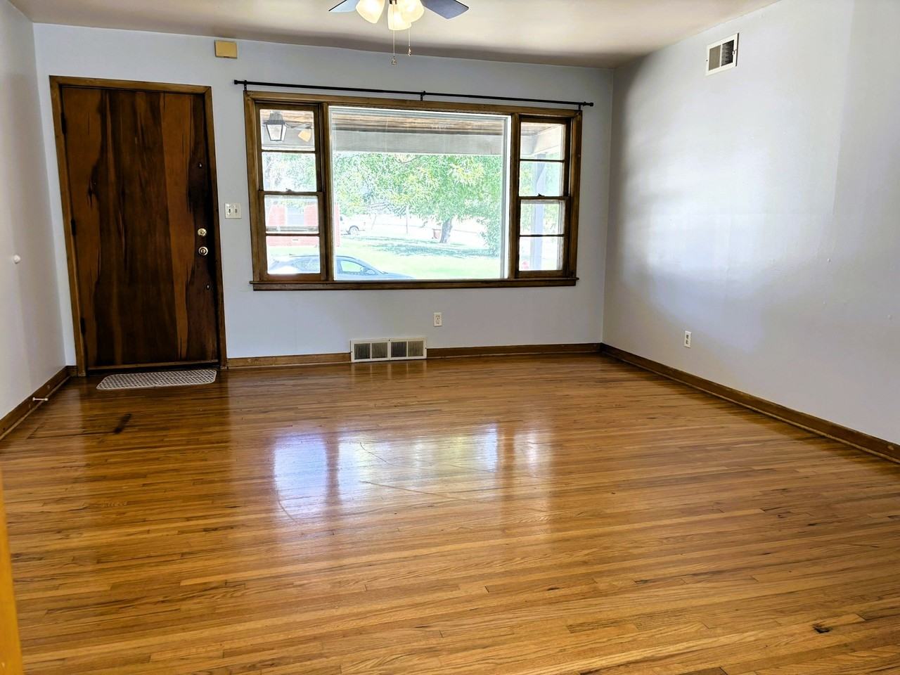 2187 S Wallace St - Photo 4 of 10