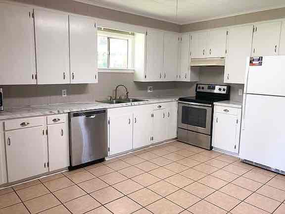 521 Meadow Ln - Photo 2 of 6