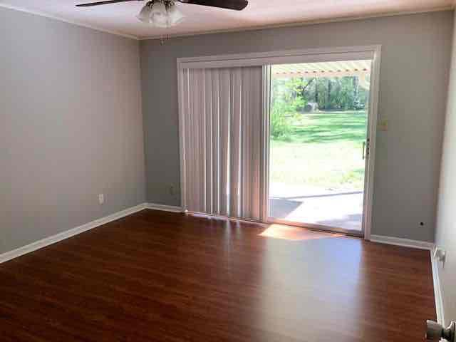 521 Meadow Ln - Photo 4 of 6