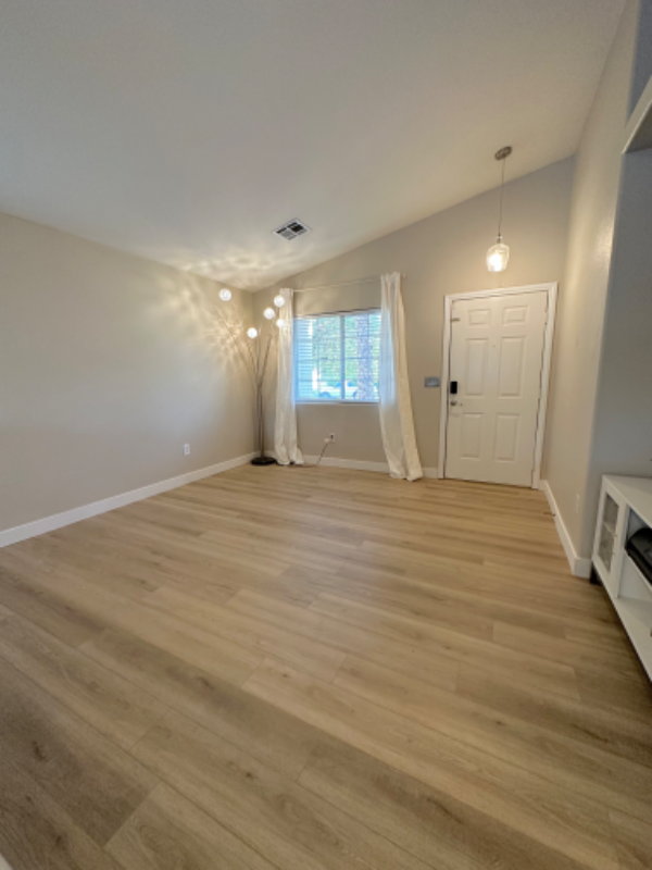 4928 Whispering Spring Ave - Photo 5 of 19