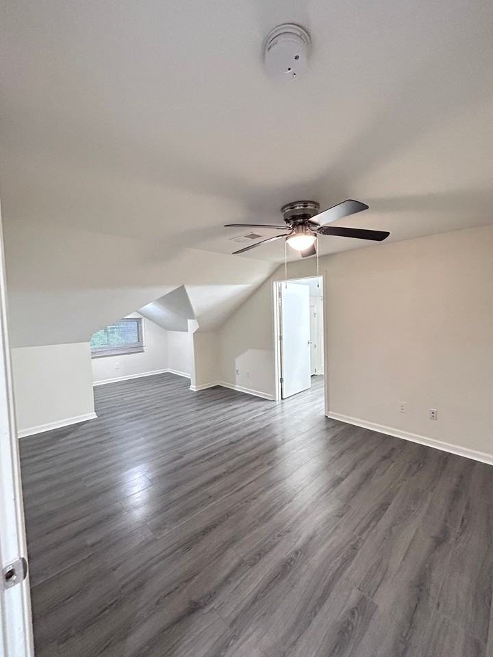 404 E 18th St #C - Photo 6 of 18
