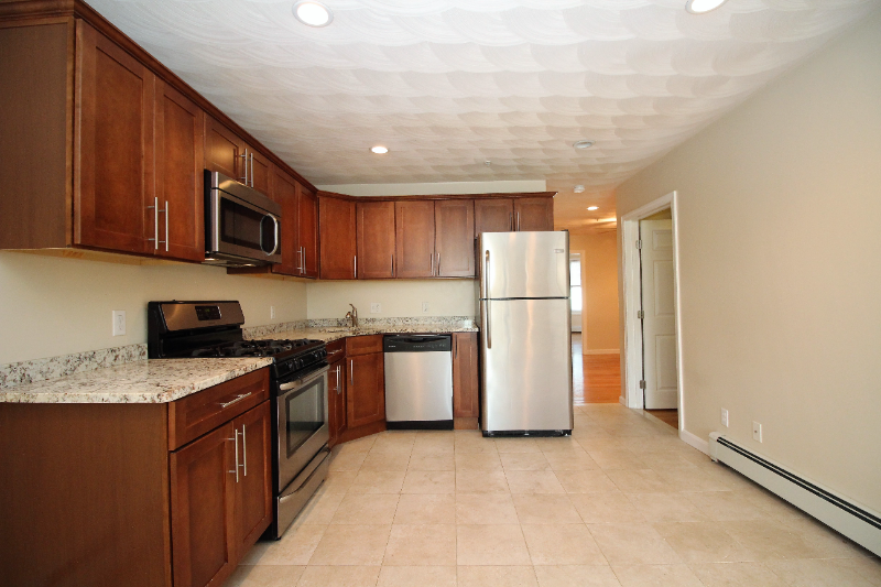 136 Chelsea St #3 - Photo 4 of 14