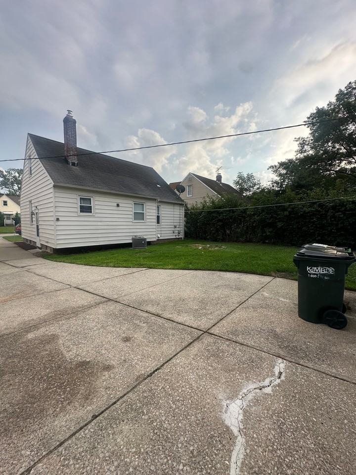 12805 Oakview Blvd - Photo 4 of 13