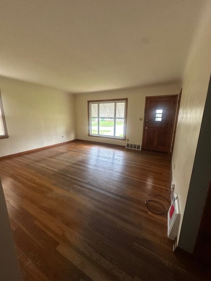 12805 Oakview Blvd - Photo 7 of 13