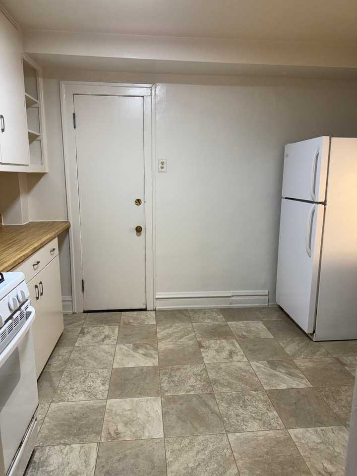 2218 N Summit Ave #101 - Photo 2 of 8