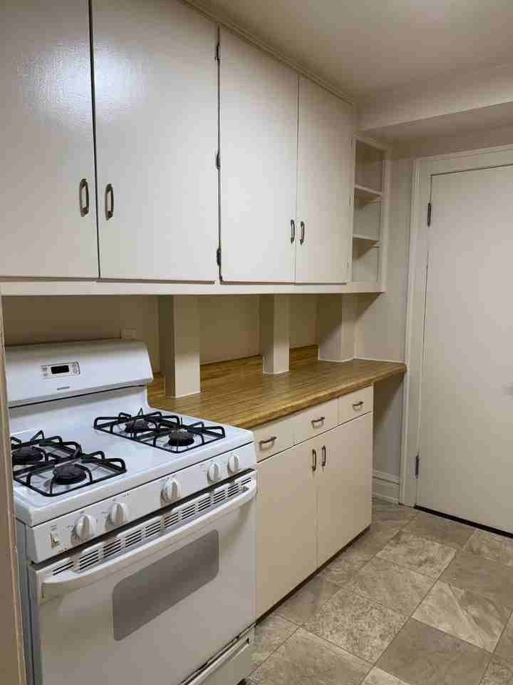 2218 N Summit Ave #101 - Photo 3 of 8