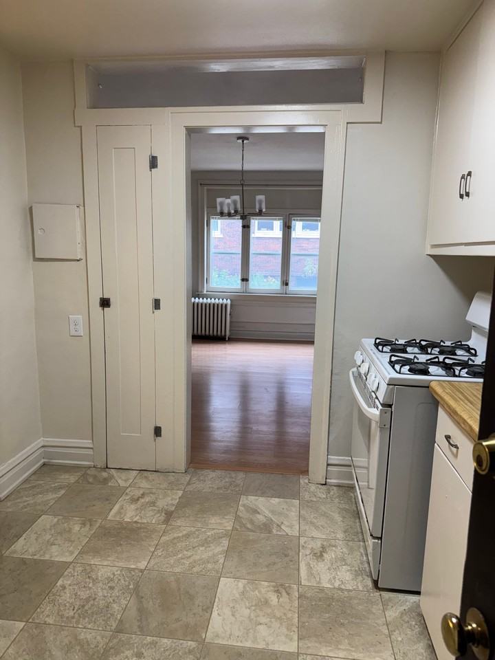 2218 N Summit Ave #101 - Photo 5 of 8