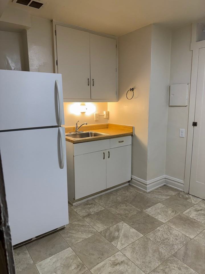 2218 N Summit Ave #101 - Photo 6 of 8