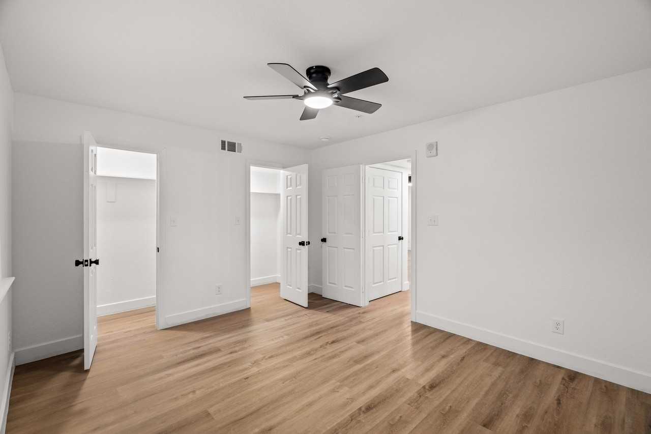 125 13th St Se #204 - Photo 3 of 8