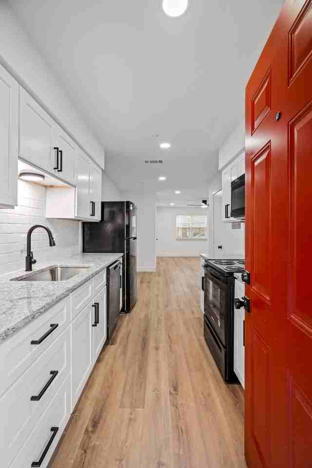 125 13th St Se #204 - Photo 4 of 8
