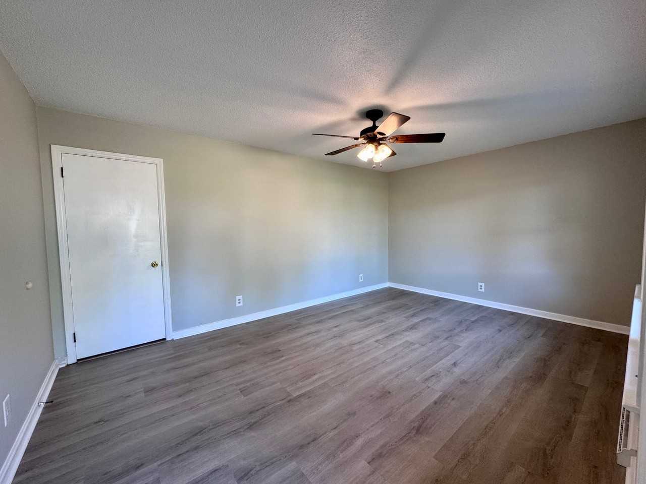 4205 Greenhaven Ln - Photo 2 of 20