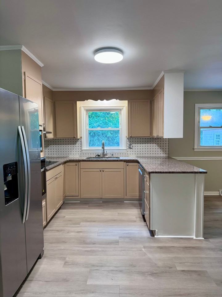 4205 Greenhaven Ln - Photo 4 of 20