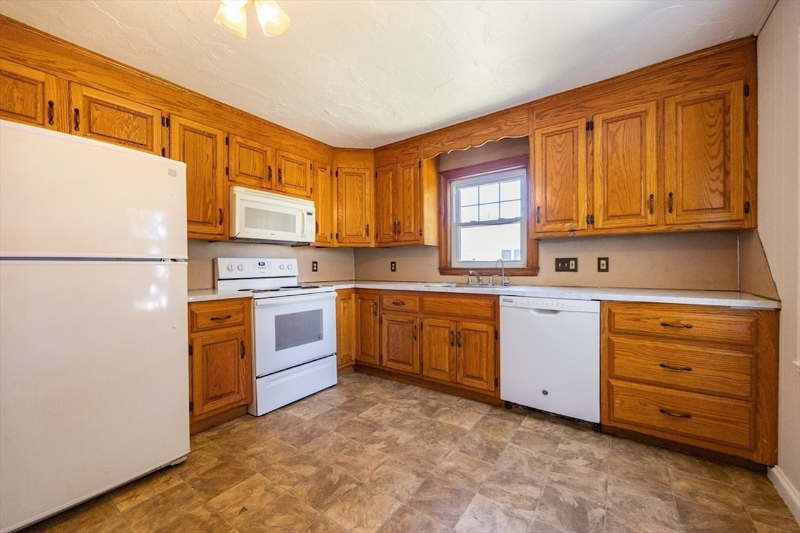 417 Union St - Photo 7 of 10