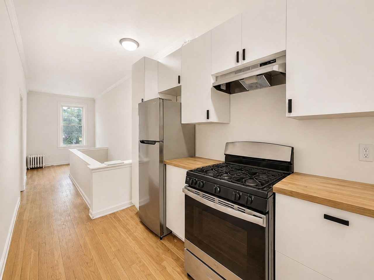 902 S Claremont Ave #2 - Photo 3 of 9