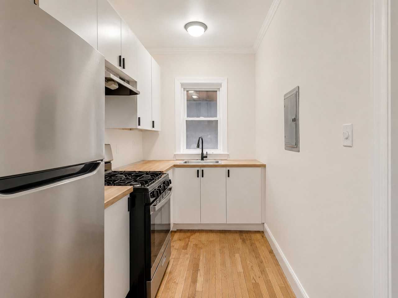 902 S Claremont Ave #2 - Photo 4 of 9