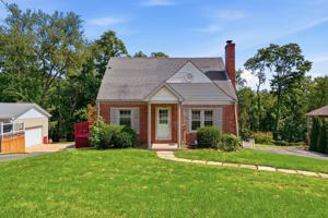 featured image of 165 Meadowbrook Dr