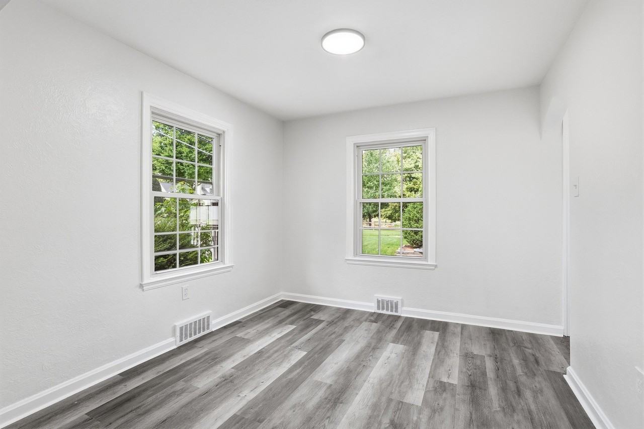 165 Meadowbrook Dr - Photo 5 of 20