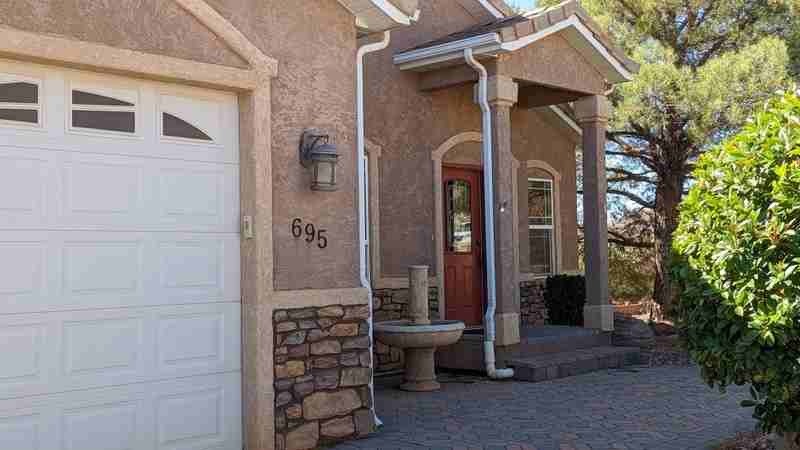 695 Crystal Dr - Photo 2 of 40