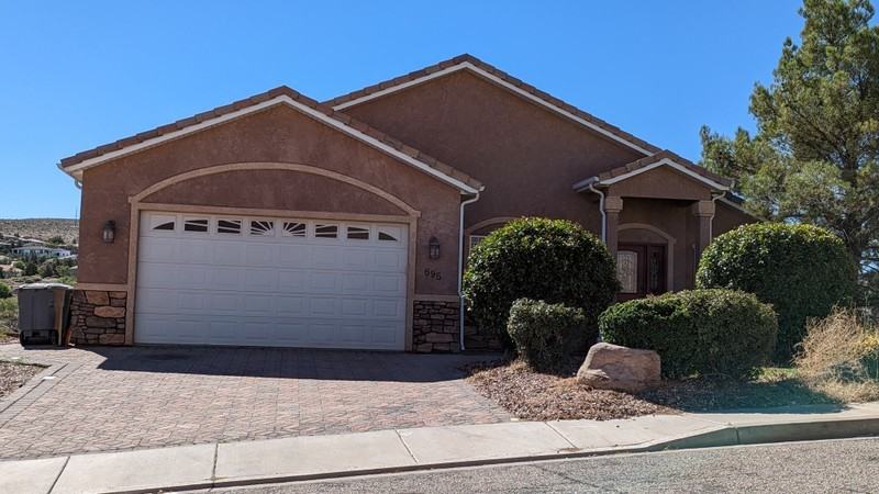 695 Crystal Dr - Photo 4 of 40