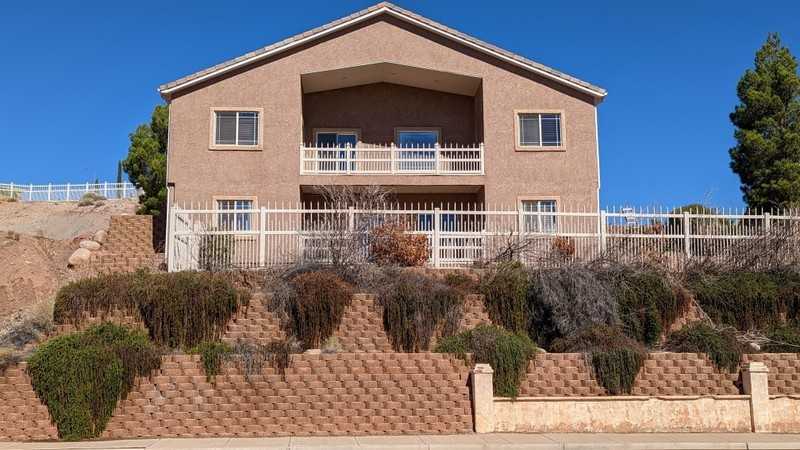 695 Crystal Dr - Photo 5 of 40