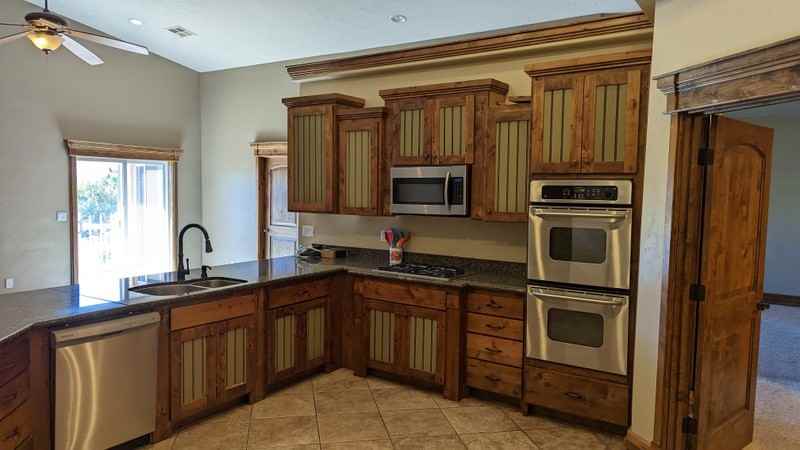 695 Crystal Dr - Photo 6 of 40