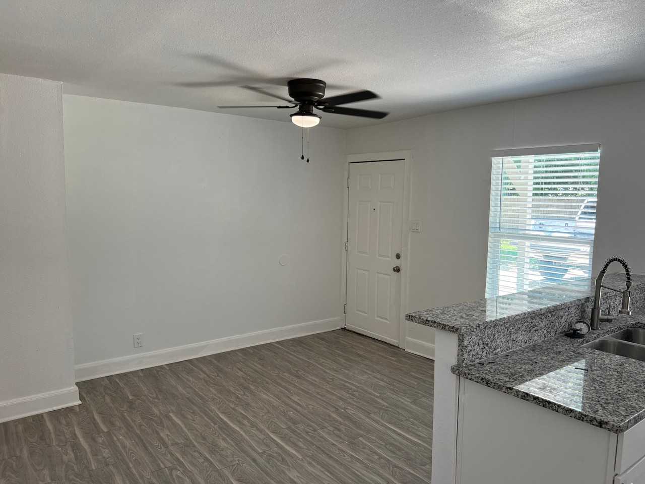 818 Hampton St - Photo 2 of 14