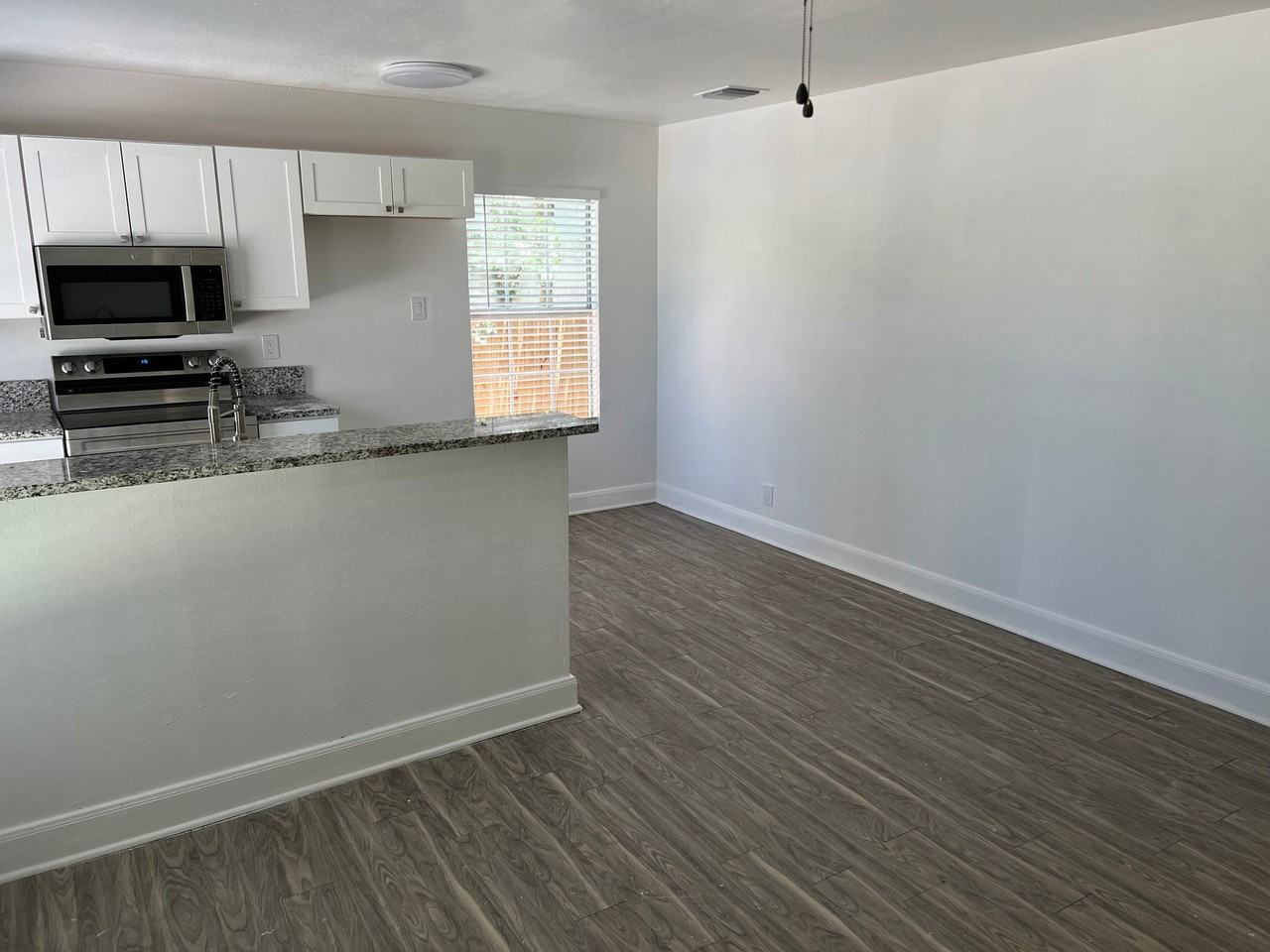 818 Hampton St - Photo 3 of 14