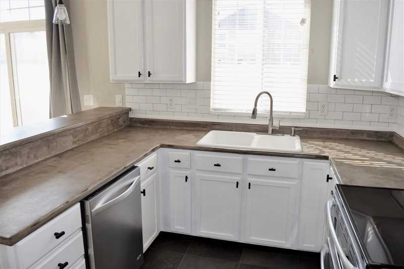 442 Kent Dr - Photo 2 of 9