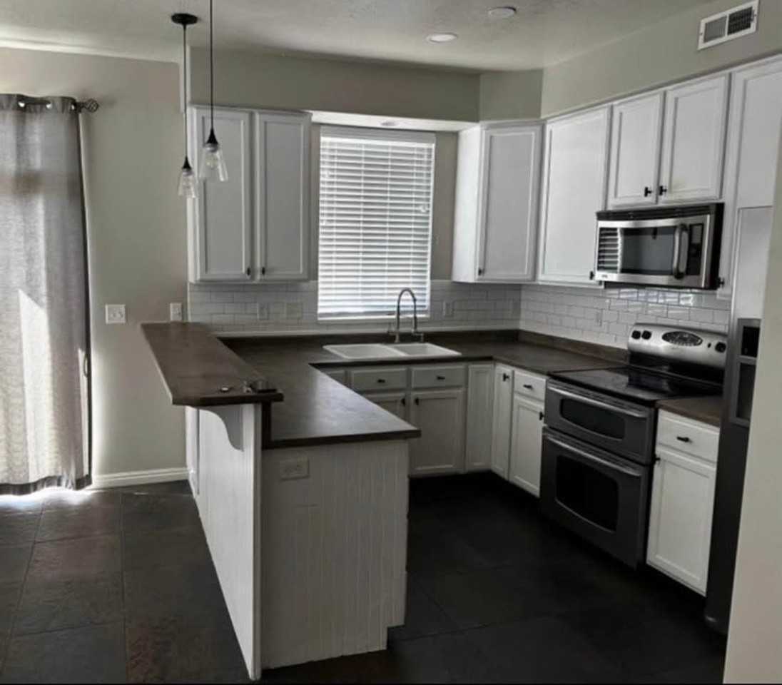 442 Kent Dr - Photo 3 of 9