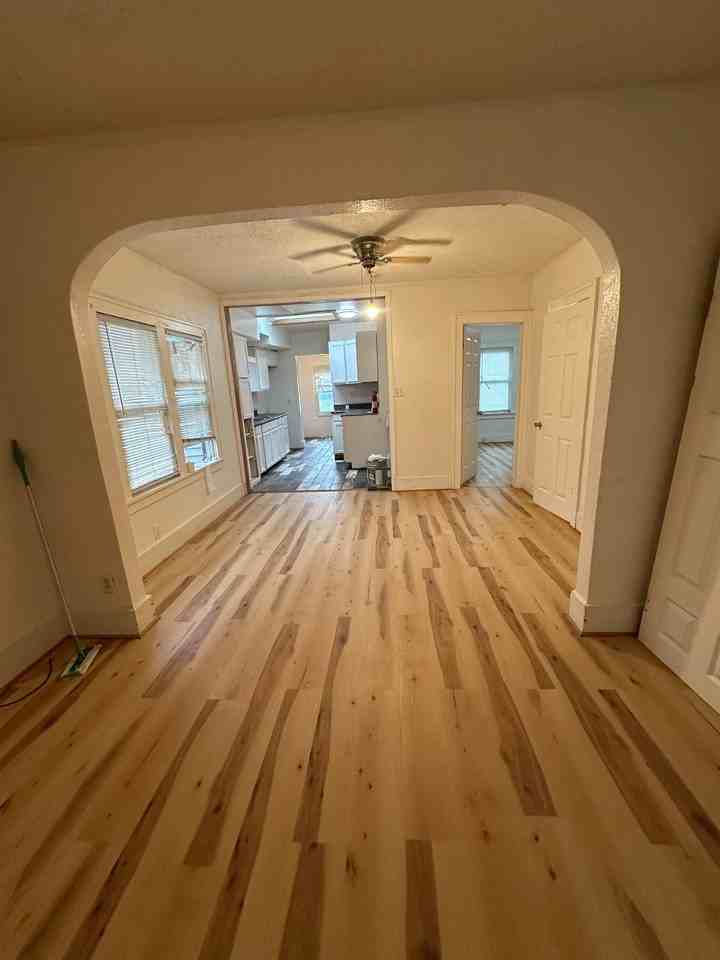 2315 N Ellis St - Photo 3 of 11