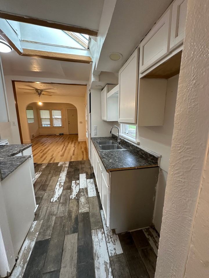 2315 N Ellis St - Photo 6 of 11