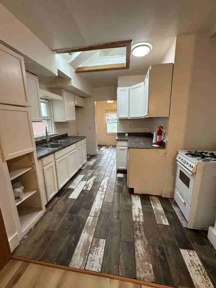 2315 N Ellis St - Photo 7 of 11