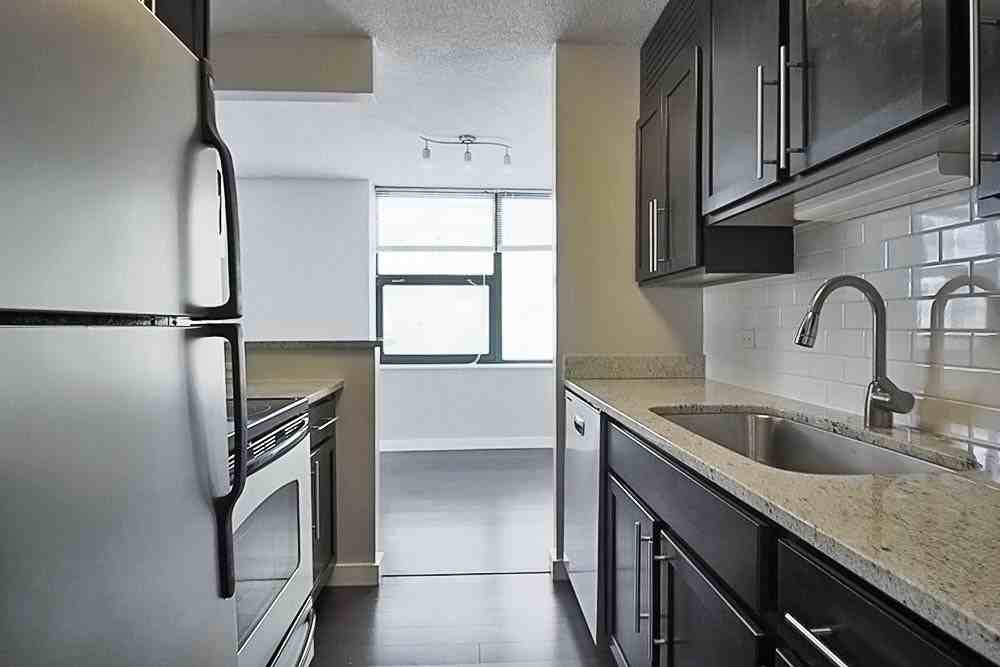 68 W Huron St - Photo 4 of 19