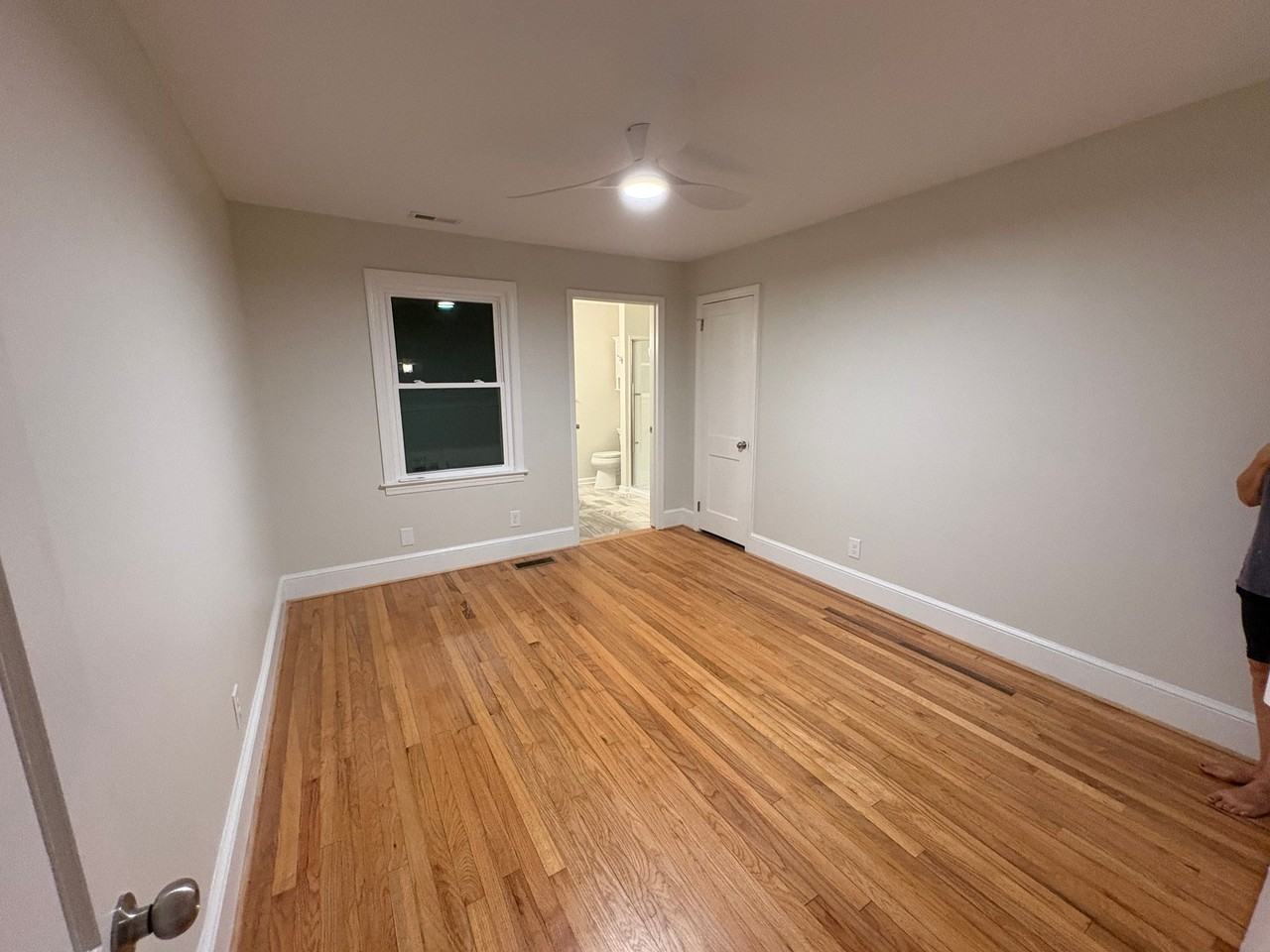 906 E Green St - Photo 7 of 13