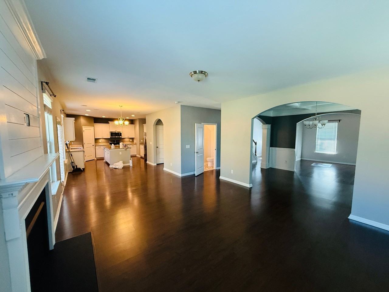 223 Charter Oaks Dr - Photo 3 of 21