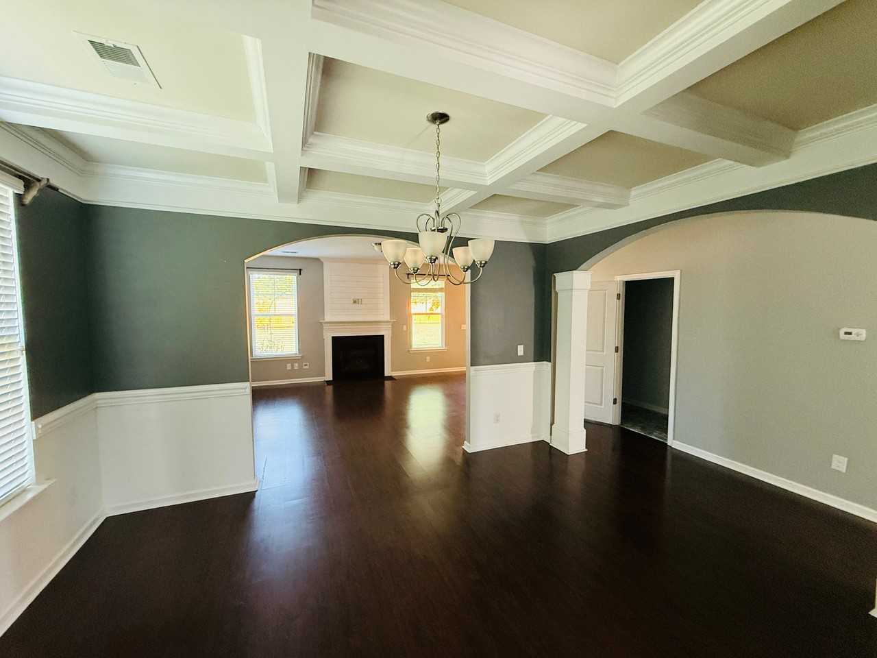 223 Charter Oaks Dr - Photo 4 of 21